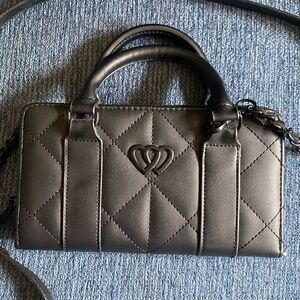 Betsey Johnson 🖤 Black 🖤 Quilted Wallet Size Handbag ✨